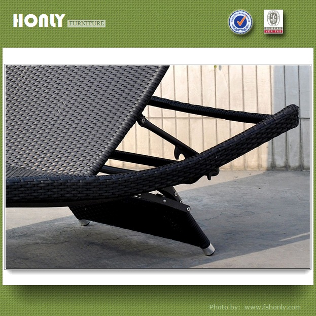 Aluminium folding beach chair lightweight PE rattan aluminum folding beach chair