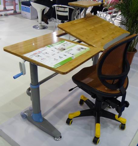 人間工学に基づいたデザイン2014年竹の高さ調節可能な机問屋・仕入れ・卸・卸売り
