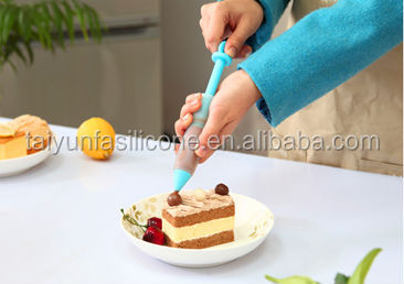 2014 new design useful silicone cake decoration pen for sale