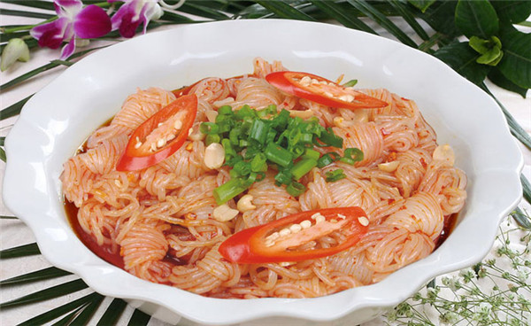 Low calories konjac noodles in knots