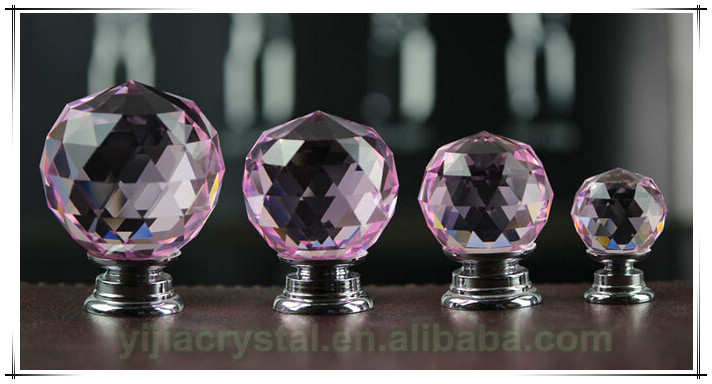 30mmピンククリスタルガラスのノブ; クリスタルの家具ノブクロームベースを持つ; 装飾的な多面的なボール- 形のクリスタルガラスのハンドル仕入れ・メーカー・工場