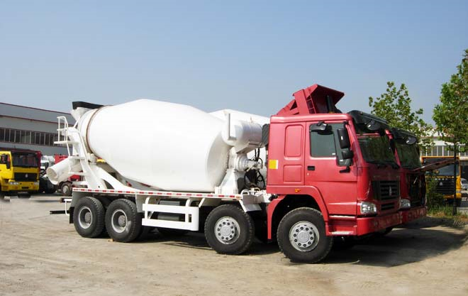 新しい2014年8x4のsinotrukhowoコンクリートミキサー販売のためのトラック問屋・仕入れ・卸・卸売り