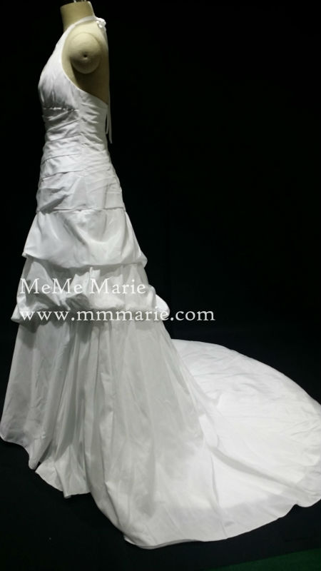 セクシーなvネックホルター在庫に階層化されたウェディングドレスの花嫁衣装問屋・仕入れ・卸・卸売り