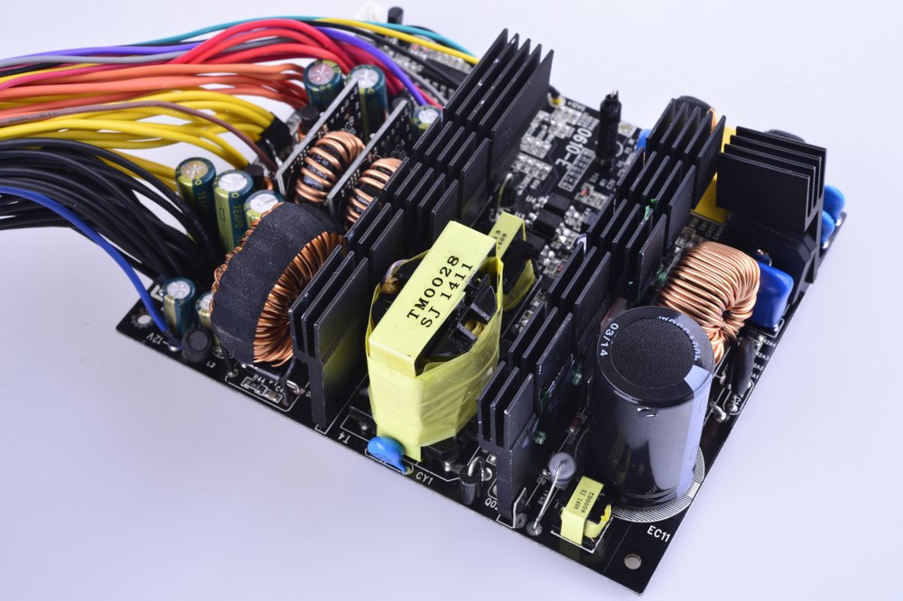 アクティブpfcatxzuh40087ゴールドコアプラスサプライ400wi7のインテルコンピュータの電源問屋・仕入れ・卸・卸売り