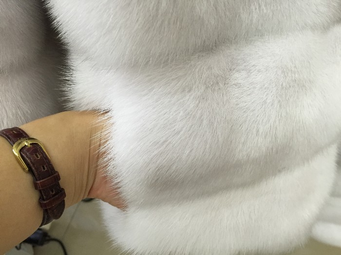 新しいレディースリアル取り外し可能なミンクの毛皮パーカー花嫁ロングコート暖かいトレンチ冬のジャケット生き抜く仕入れ・メーカー・工場