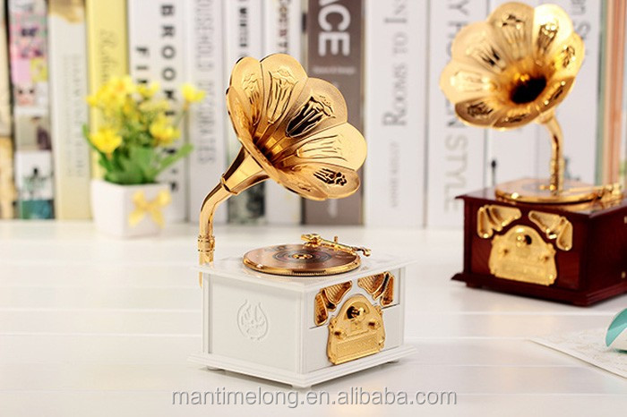 1PC-Creative-Music-Box-Retro-gramophone-model-plastic-ornaments-birthday-gift-KN-023-(1)