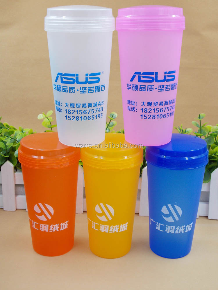 カスタムプリントプラスチックコーヒーカップ蓋付き、プラスチックコーヒーカップでカバーと断熱マット、 再利用可能なプラスチックカップ仕入れ・メーカー・工場