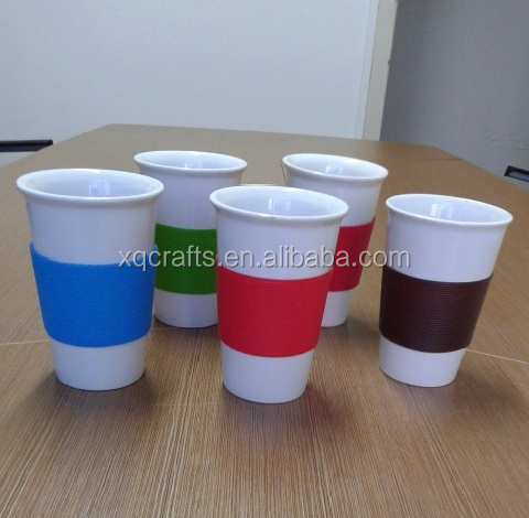 背の高い白い色のコーヒーカップ、 シリコン蓋付きセラミックマグ仕入れ・メーカー・工場
