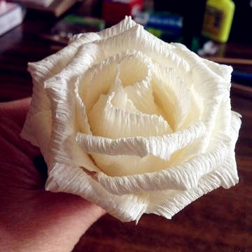 色のクレープ紙ロールで花用ラッピング、 クレープ紙の花仕入れ・メーカー・工場