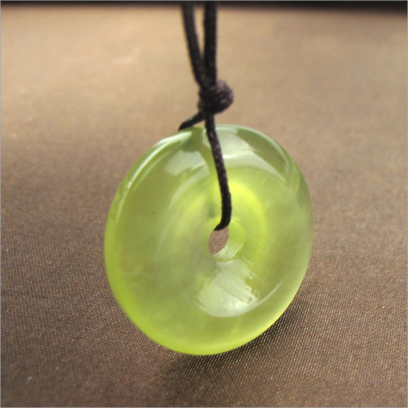 Jade pendant (3).png