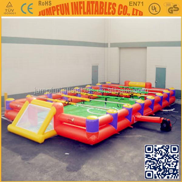 大人と子供インフレータブル石鹸サッカーフィールド、 ウォーターのサッカーピッチ0.6mm/0.9mm/sealedカスタムインフレータブルサッカーのフィールドのサイズ仕入れ・メーカー・工場