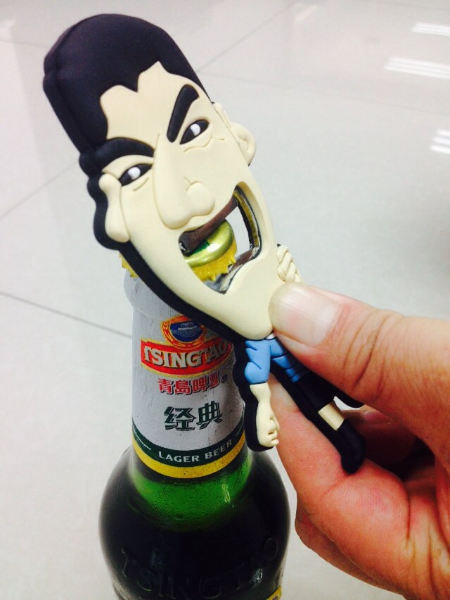 2014年ブラジルワールドカッププロモーションの贈り物「 スアレス「 ビールの栓抜き問屋・仕入れ・卸・卸売り