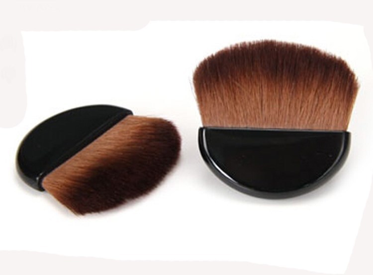 Small Portable Half Moon Compact Blush Brush With Plastic Handle Buy