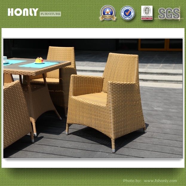 モダンなレストランのテーブルの籐のテーブルと椅子は、 屋外セット仕入れ・メーカー・工場