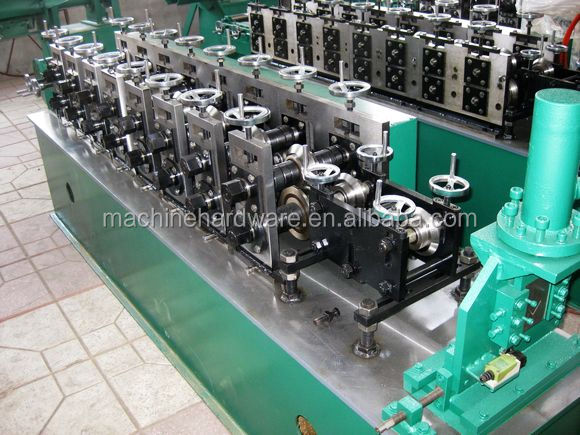 軽いスチール製チャンネルロールフォーミングマシンv/角度鉄のロール成形機仕入れ・メーカー・工場