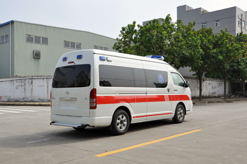 Toyota hiace ambulance in japan