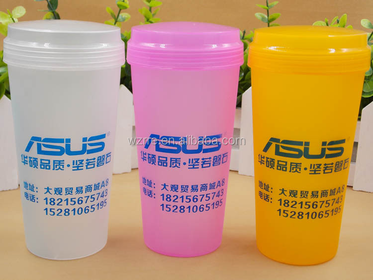 カスタムプリントプラスチックコーヒーカップ蓋付き、プラスチックコーヒーカップでカバーと断熱マット、 再利用可能なプラスチックカップ仕入れ・メーカー・工場