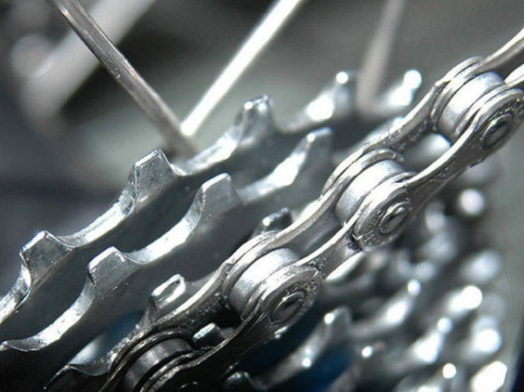 Chain lube oil