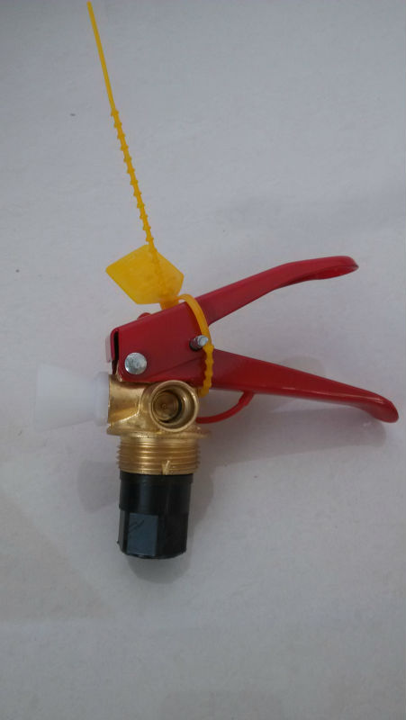 ミニ消火器、 1キロ乾燥粉末消火器スチールブラケット付き問屋・仕入れ・卸・卸売り