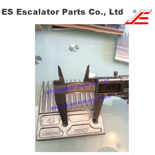 37021553、 銀、 156mm*112mm、 cnimのエスカレーターの部品、 エスカレーターcnimくし板のための 問屋・仕入れ・卸・卸売り