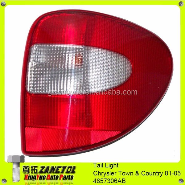 Chrysler town country tail light 2005