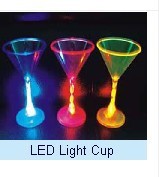 飲み物のガラスをledゴブレット、 ガラス点滅ゴブレット、 ガラスプリントロゴことができ問屋・仕入れ・卸・卸売り