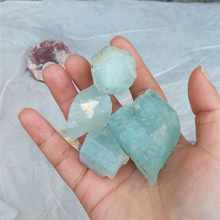 自然なカットされていない青い石アクアマリン、 最高品質緩いラフアクアマリンの結晶石原料仕入れ・メーカー・工場