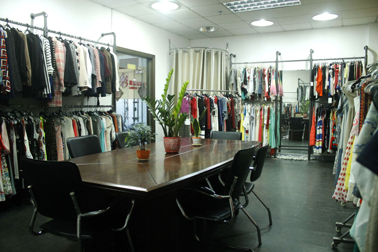 2013熱い販売のデザイナーの服の女性アラビアの女性の服の卸売問屋・仕入れ・卸・卸売り
