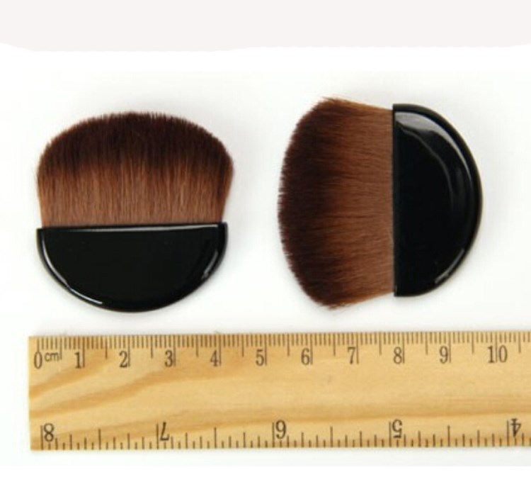 Small Portable Half Moon Compact Blush Brush With Plastic Handle Buy