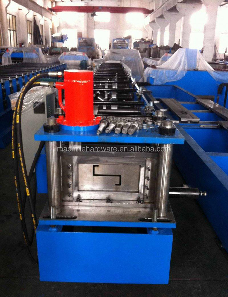 z鉄鋼部門のロール成形機械泊頭河北省で行われた仕入れ・メーカー・工場