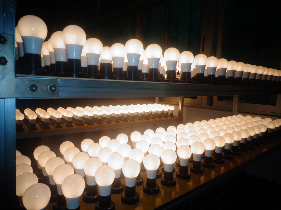 暖かい白住宅カラー調光led電球エネルギースターled電球使用して、 家庭用ハウジング用led電球仕入れ・メーカー・工場