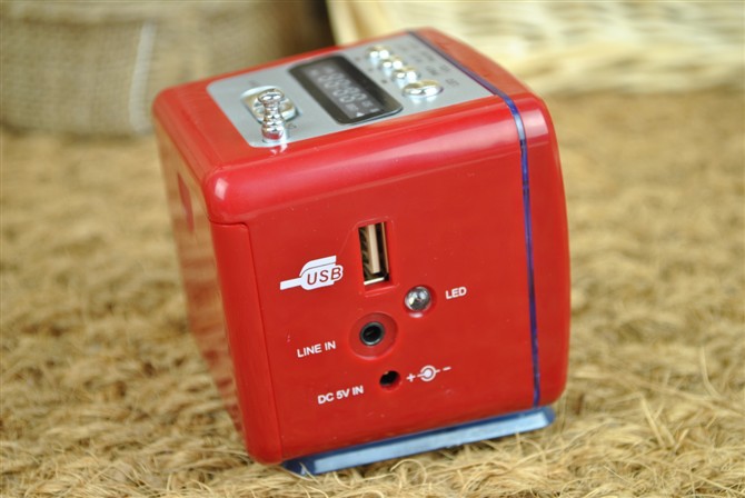 安いfmラジオusbsdカードリーダースピーカーポータブルなサウンドボックス仕入れ・メーカー・工場