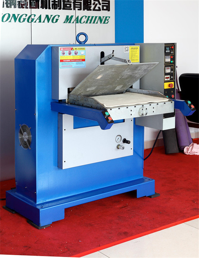 fabric embossing machine02.jpg