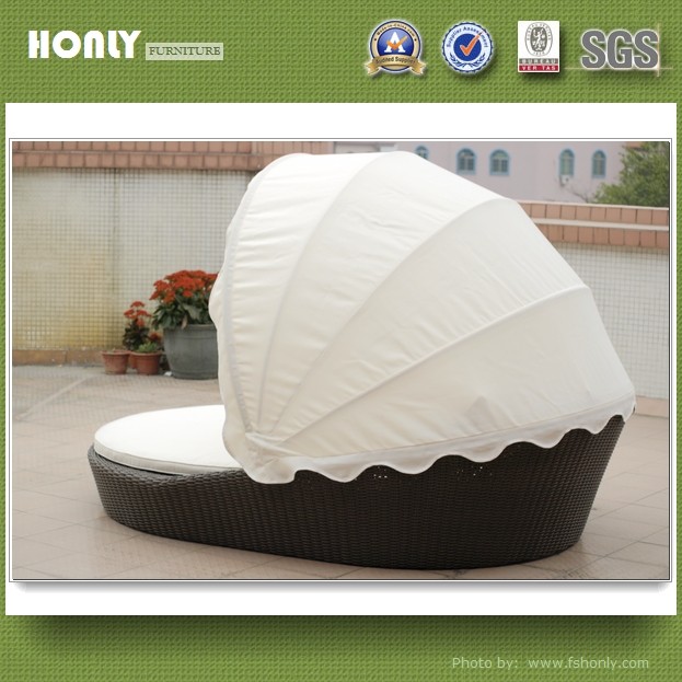 Outdoor wicker lounge curved wicker lounge bed with adjustable canopy