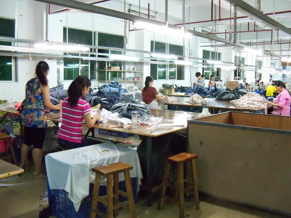 女性の印刷されたドアウエストvネックのドレスをプリーツ仕入れ・メーカー・工場