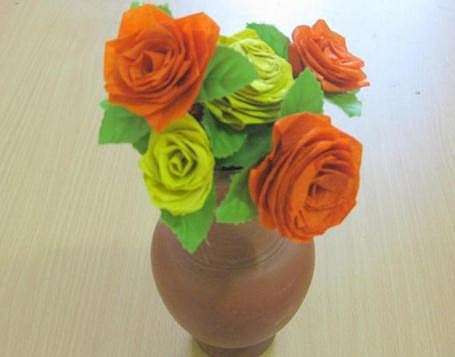 色のクレープ紙ロールで花用ラッピング、 クレープ紙の花仕入れ・メーカー・工場