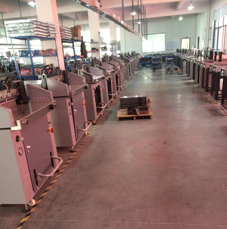 中国のサプライヤー520mmオフィス紙カッターギロチン紙裁断機仕入れ・メーカー・工場