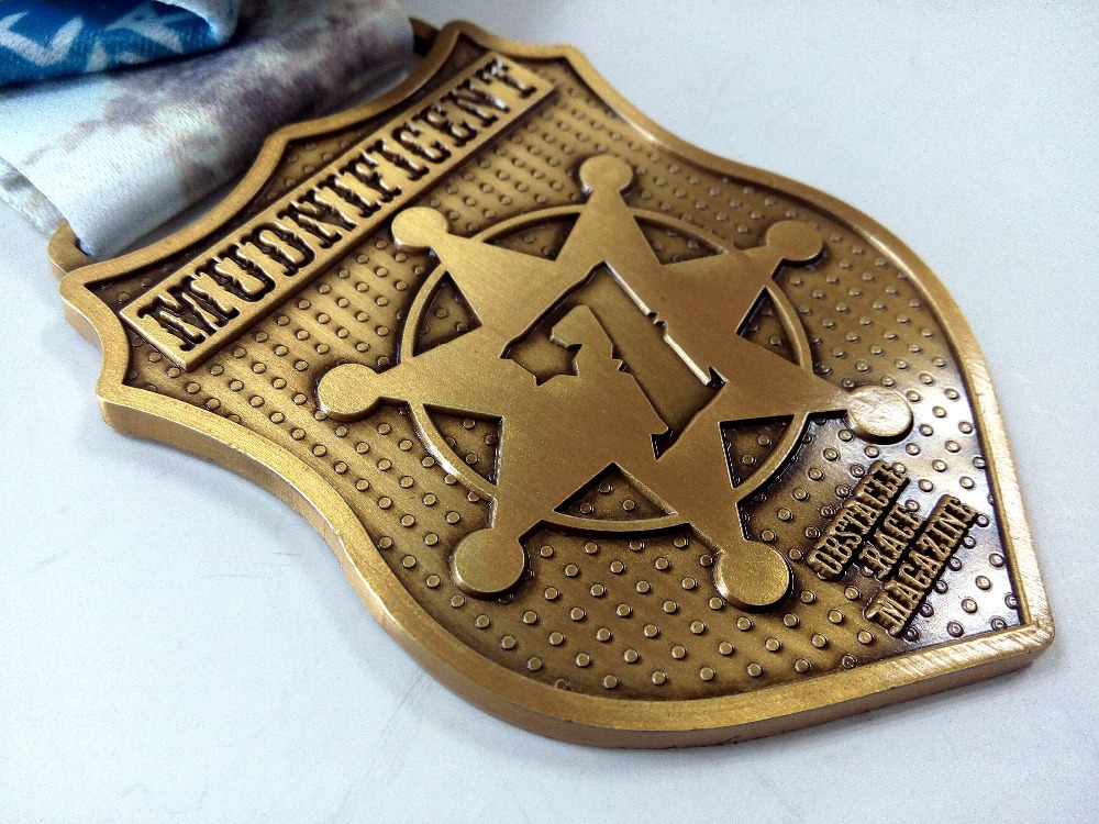 亜鉛合金鋳物アンティークゴールドメッキシールド形状の勲章勲章は、 カスタマイズ仕入れ・メーカー・工場