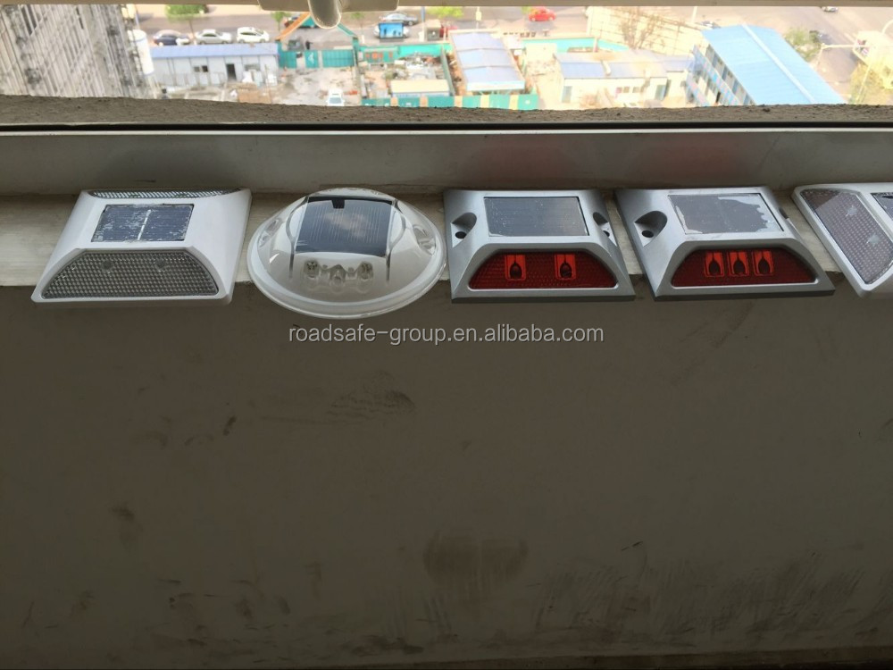 led solar studs
