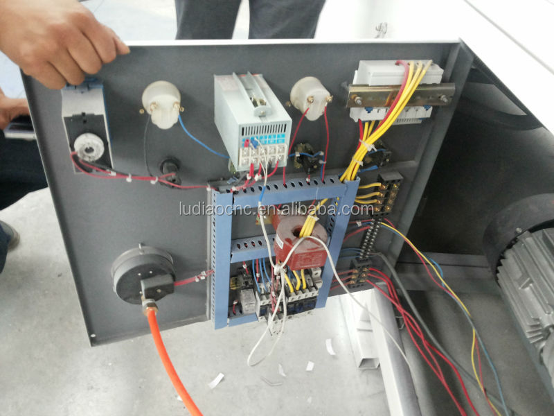 真空膜のプレス機pvc箔ドア用キャビネット。 真空プレス機を積層mdfにドアpvcをカバーする仕入れ・メーカー・工場
