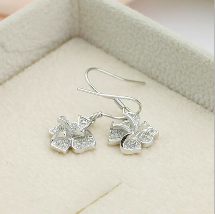 2014超人気ある925シルパー花✽ピアスジルコニアメッキアクセサリージュエリー問屋・仕入れ・卸・卸売り