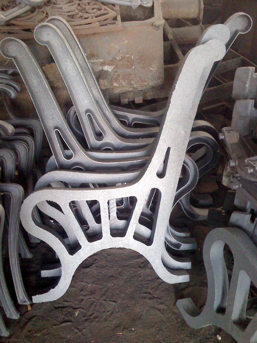 アリババチャイナ屋外鋳鉄庭のベンチの脚の家具仕入れ・メーカー・工場