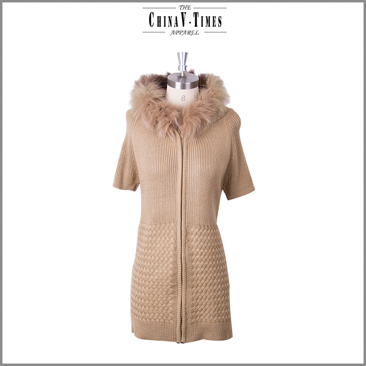 かわいいかわいいエレガントな毛皮のコートの女性、 厚く暖かいセーターの毛皮コート仕入れ・メーカー・工場