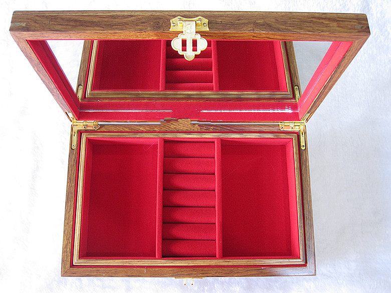 antique Chinese hadicarafts treasure chest2.jpg