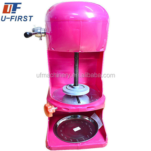Ice block crushing machine
