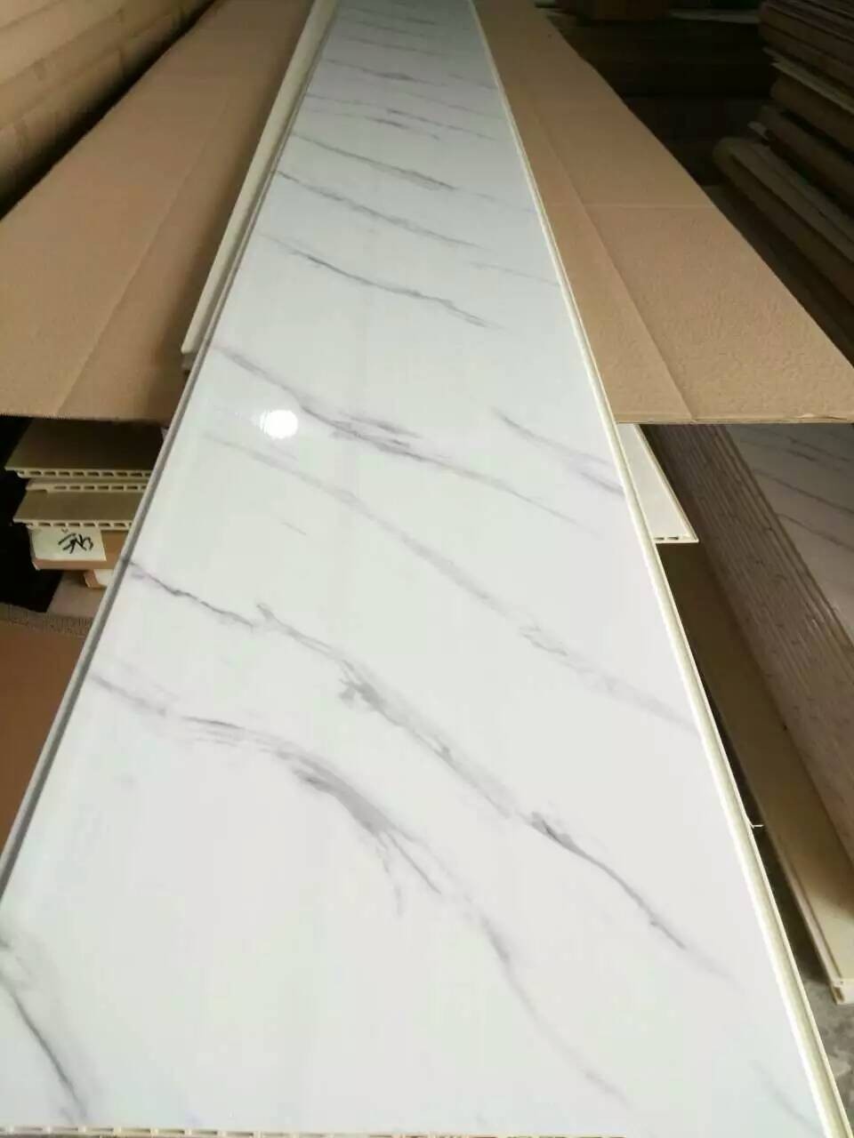 Prijs pvc muur 3d decoratieve ontwerp polystyreen plafond tegel ... Stenen muur houten plafond