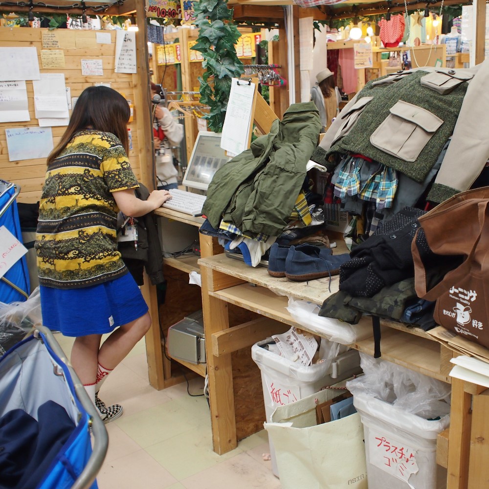 さまざまな種類のクリーン古着による日本企業仕入れ・メーカー・工場