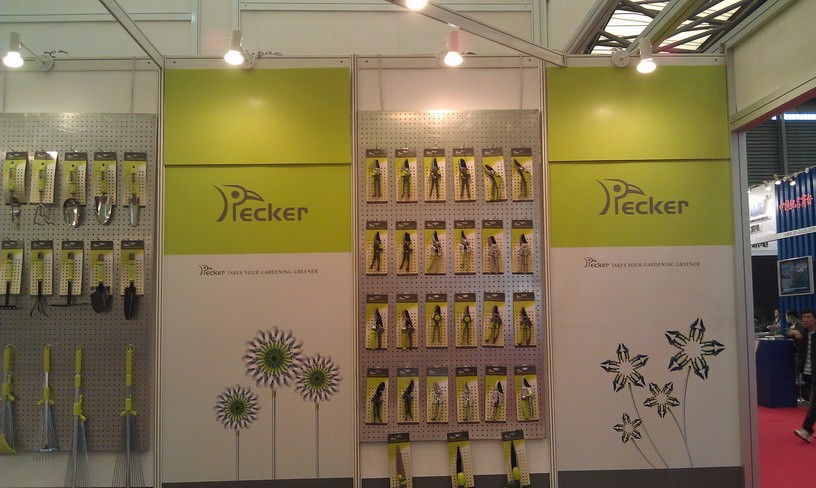 PECKER-3.jpg